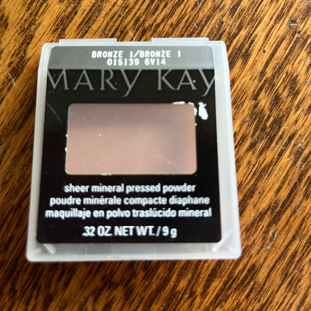 Mary Kay sheer mineral pressed powder. NIB